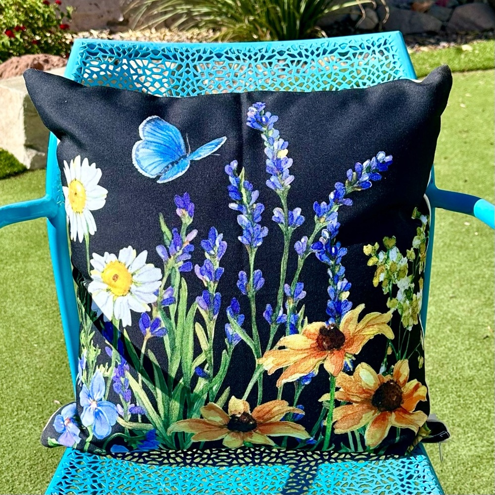 NWT Indoor/Outdoor Throw Pillows Sally Eckman Roberts Art‎ Butterfly Flowers 18” - Picture 6 of 10